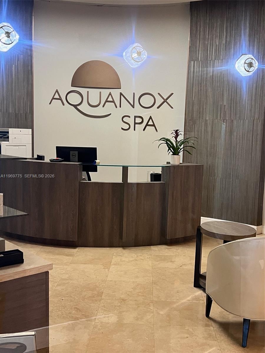 TRUMP INTERNATIONAL SONES - Residential