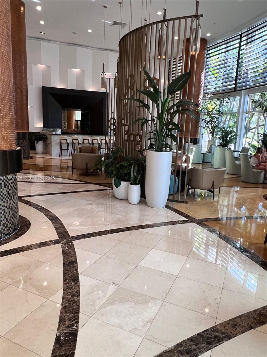 TRUMP INTERNATIONAL SONES - Residential