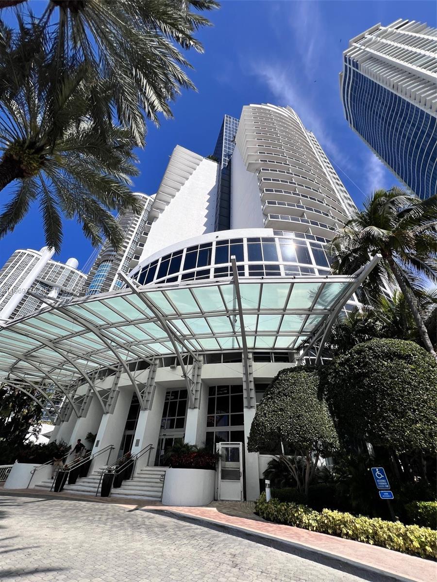 TRUMP INTERNATIONAL SONES - Residential