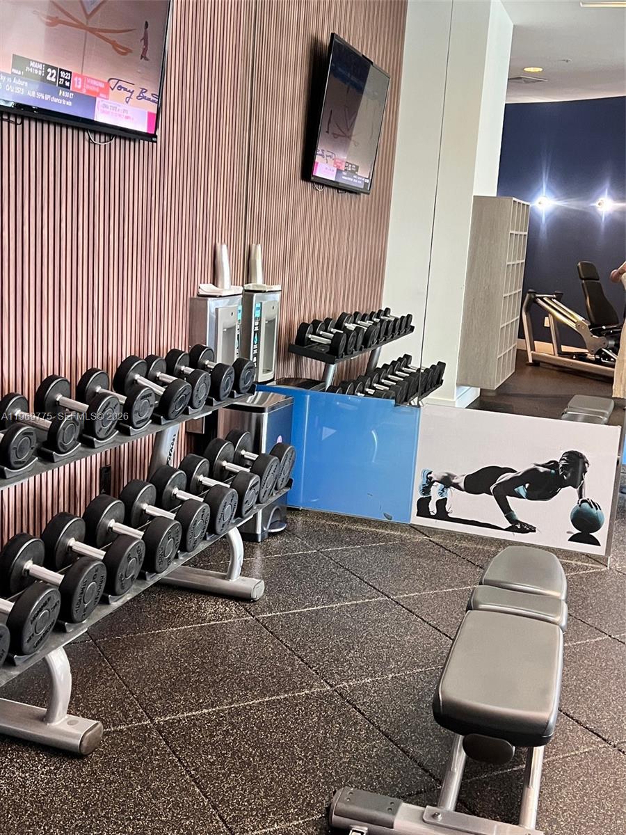 TRUMP INTERNATIONAL SONES - Residential