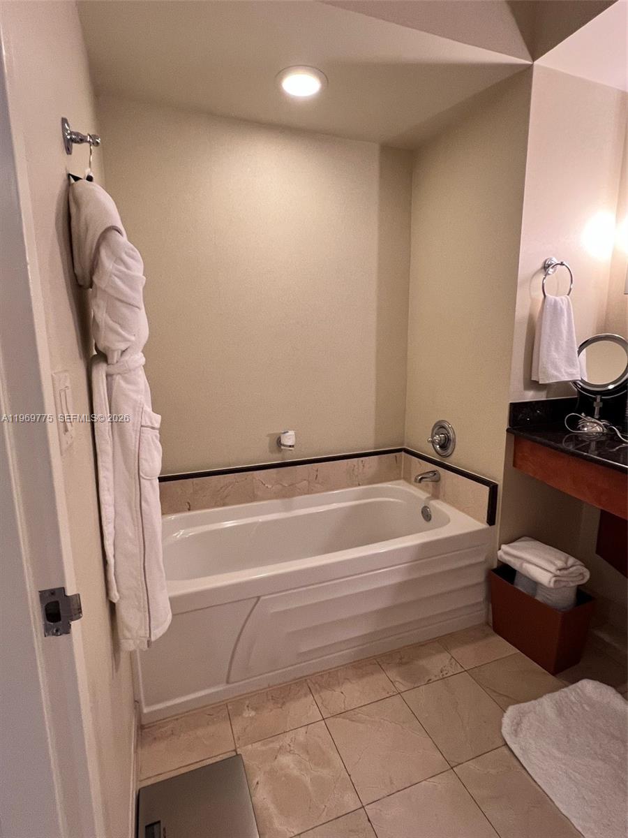 TRUMP INTERNATIONAL SONES - Residential