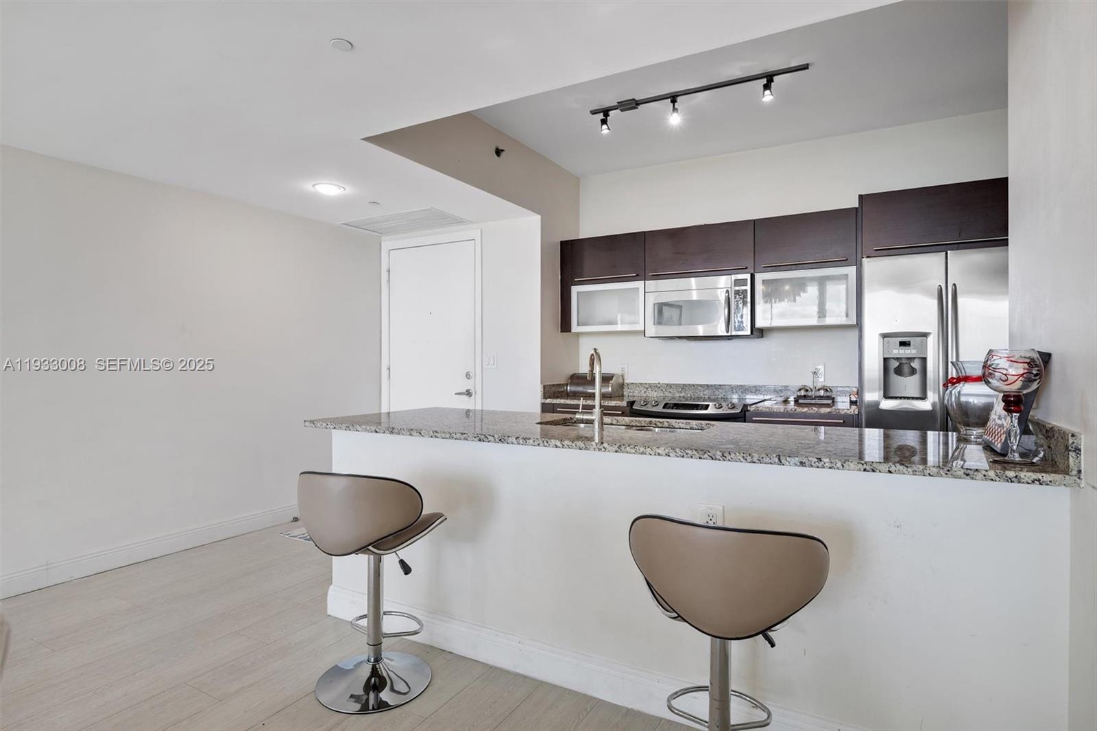 THE PLAZA 901 BRICKELL CO - Residential Lease