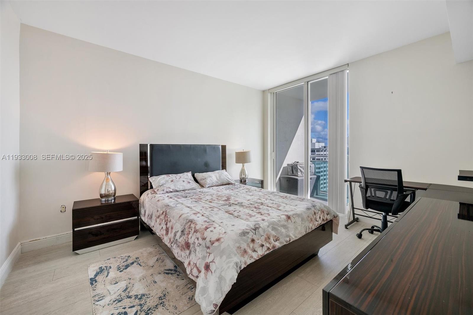 THE PLAZA 901 BRICKELL CO - Residential Lease