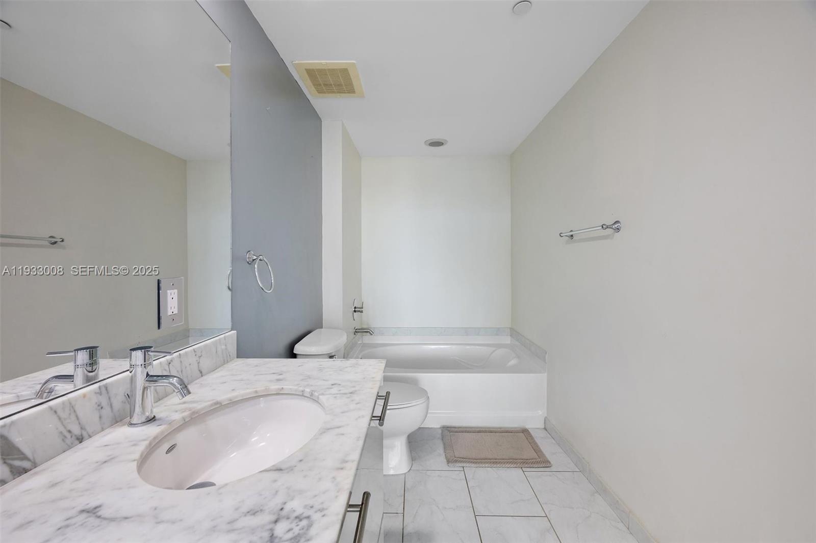 THE PLAZA 901 BRICKELL CO - Residential Lease