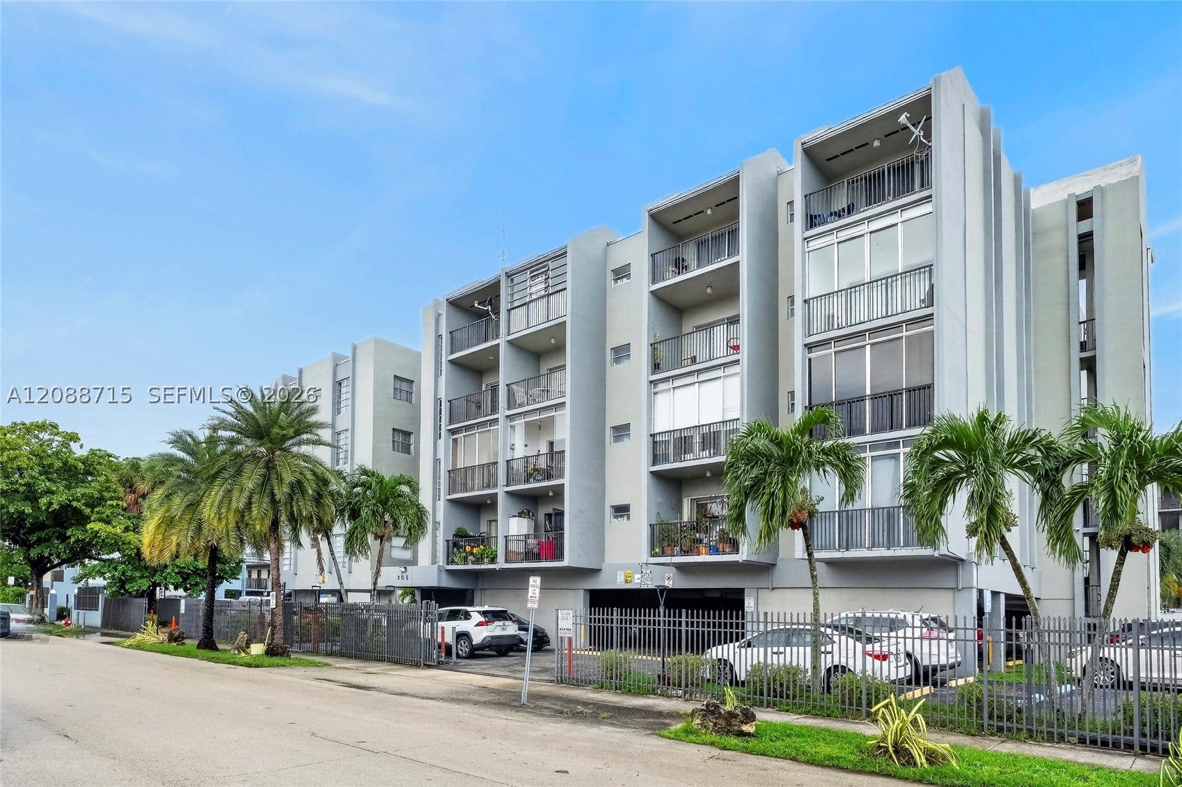 305 W 68th St 419