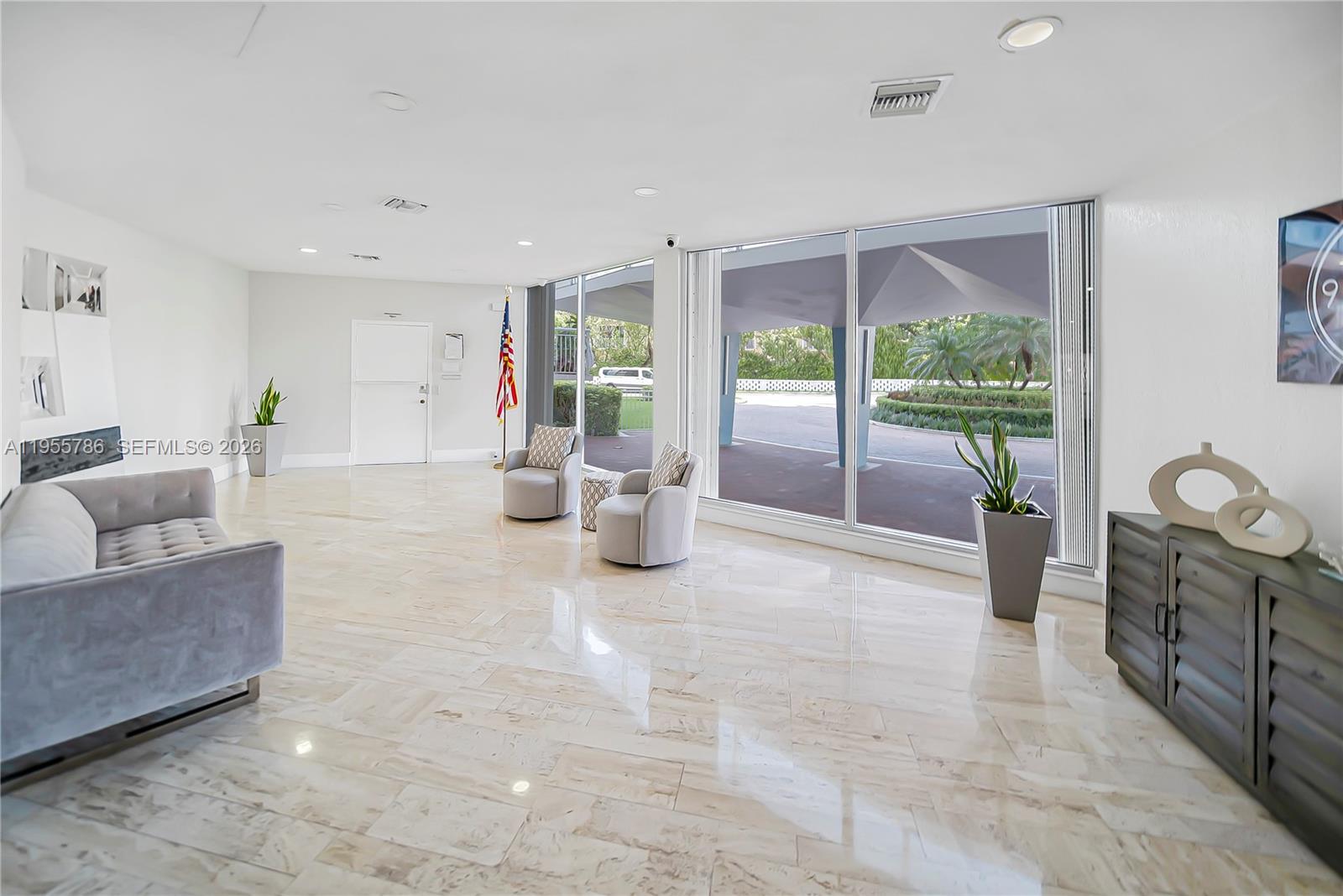 NASSAU HOUSE CONDOMINIUM - Residential