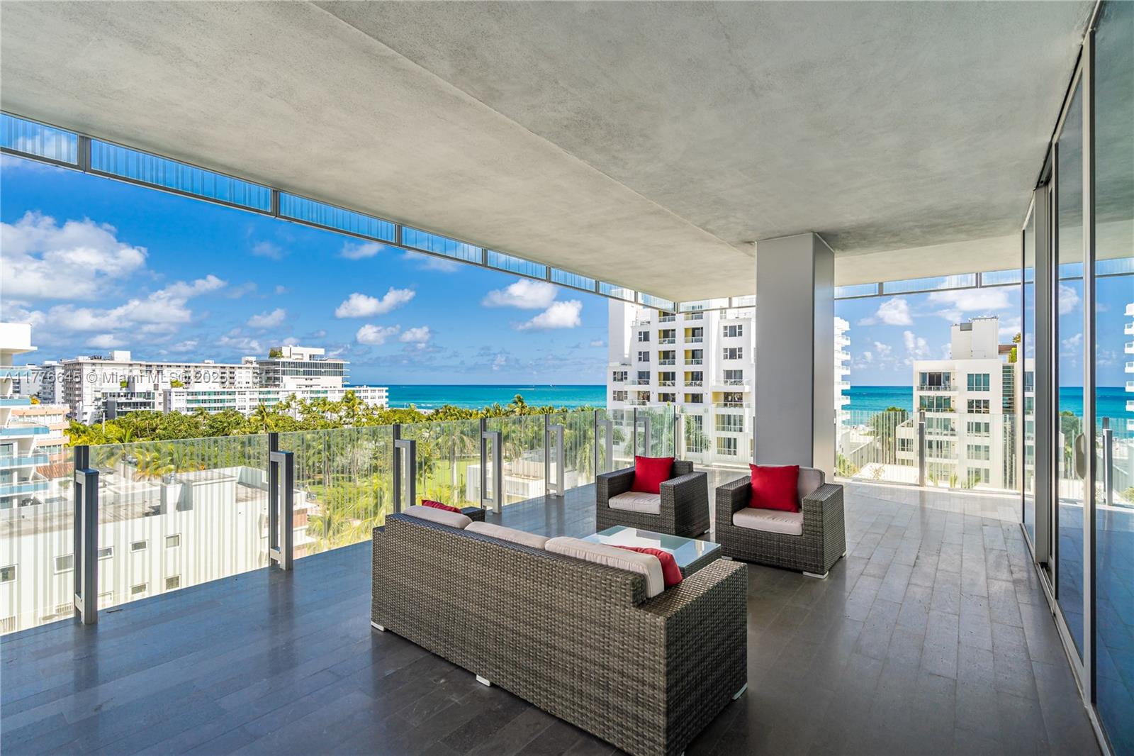 GLASS 120 CONDO - Residential