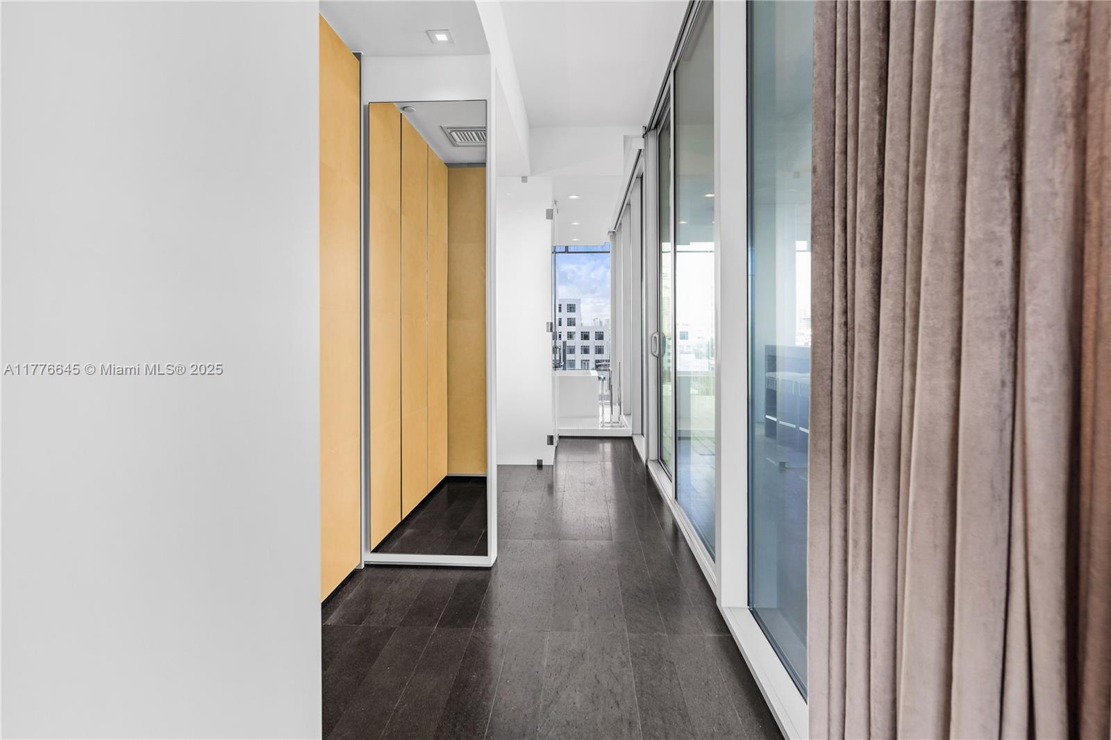 GLASS 120 CONDO - Residential