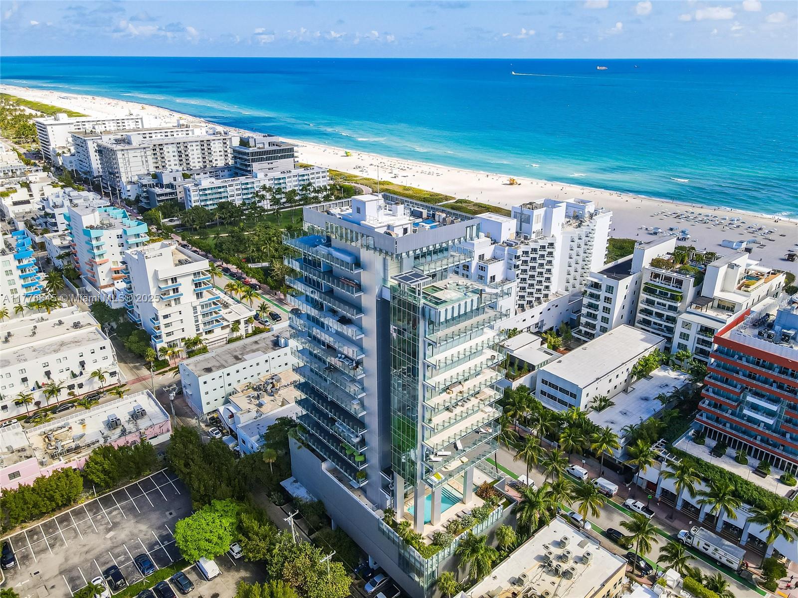 GLASS 120 CONDO - Residential