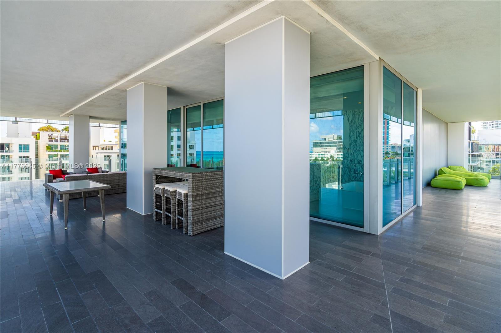 GLASS 120 CONDO - Residential