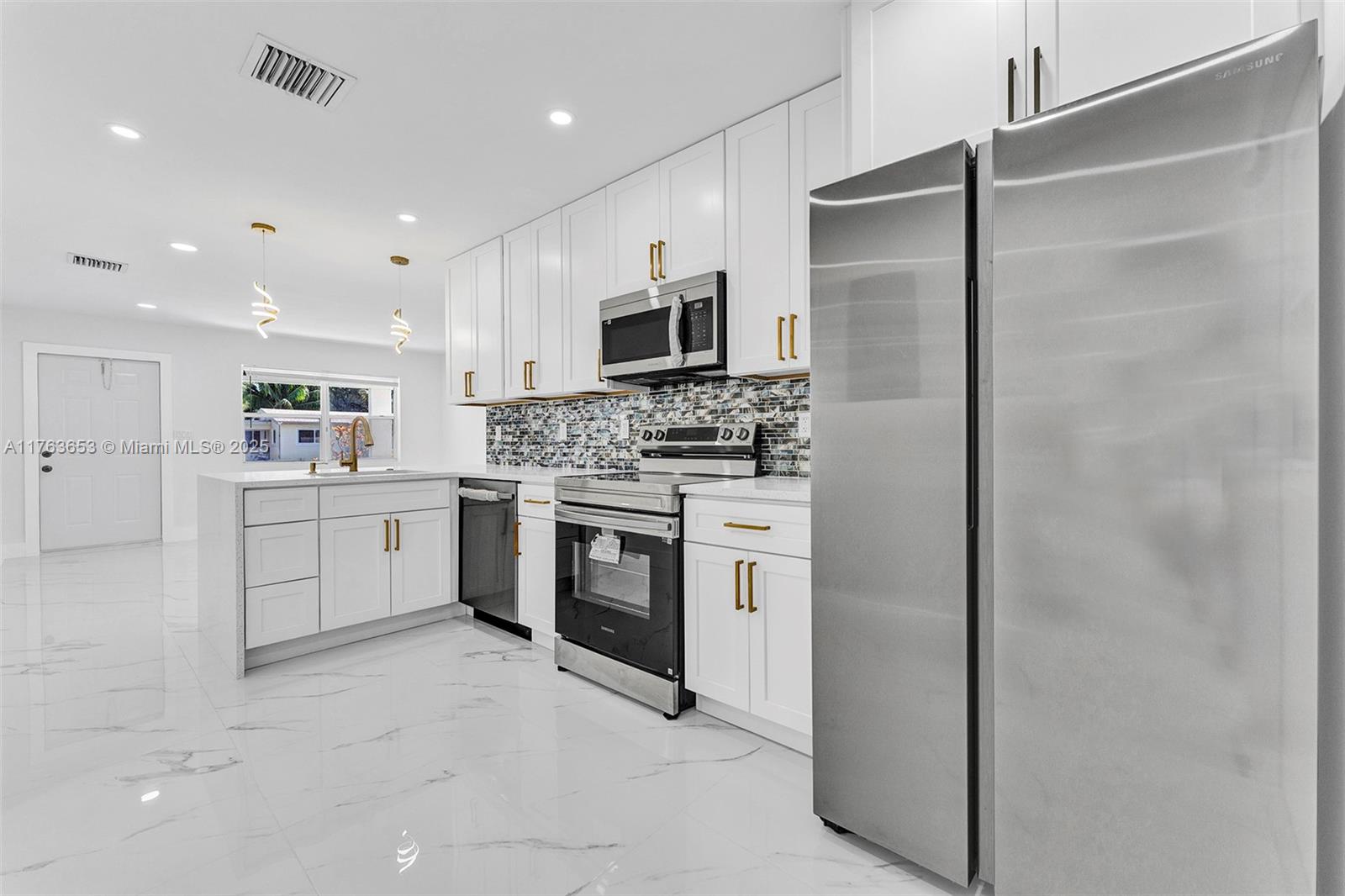 3837 NE 16th Ter