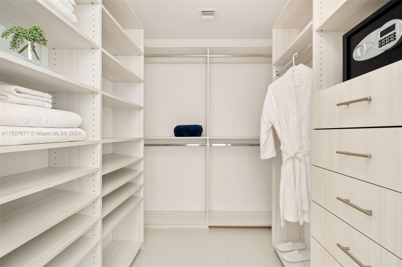 PARAISO BAYVIEWS CONDO - Residential Lease