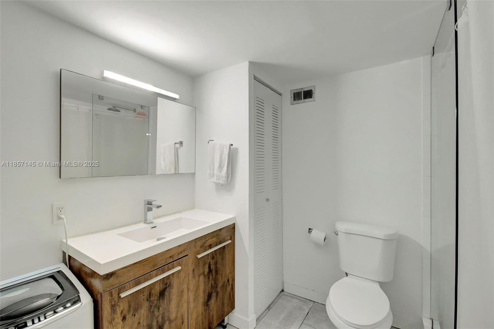 GOLDEN SAILS CONDO - Residential Lease