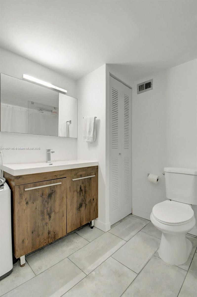 GOLDEN SAILS CONDO - Residential Lease