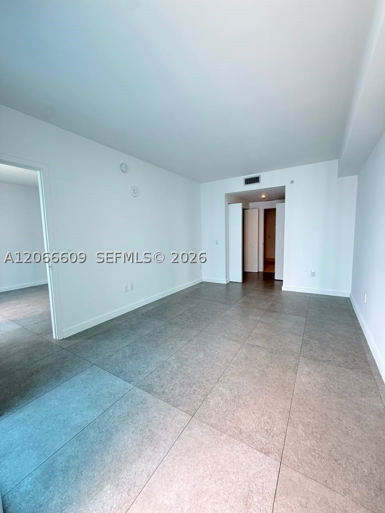 1100 S MIAMI AV 2911