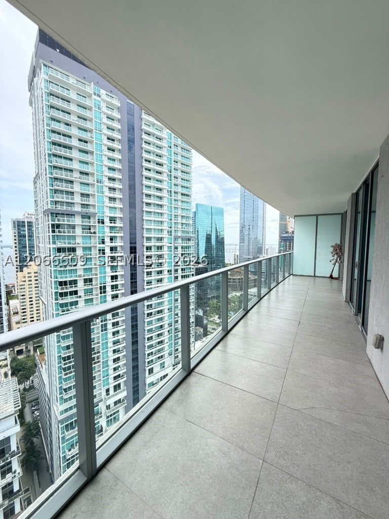 1100 S MIAMI AV 2911