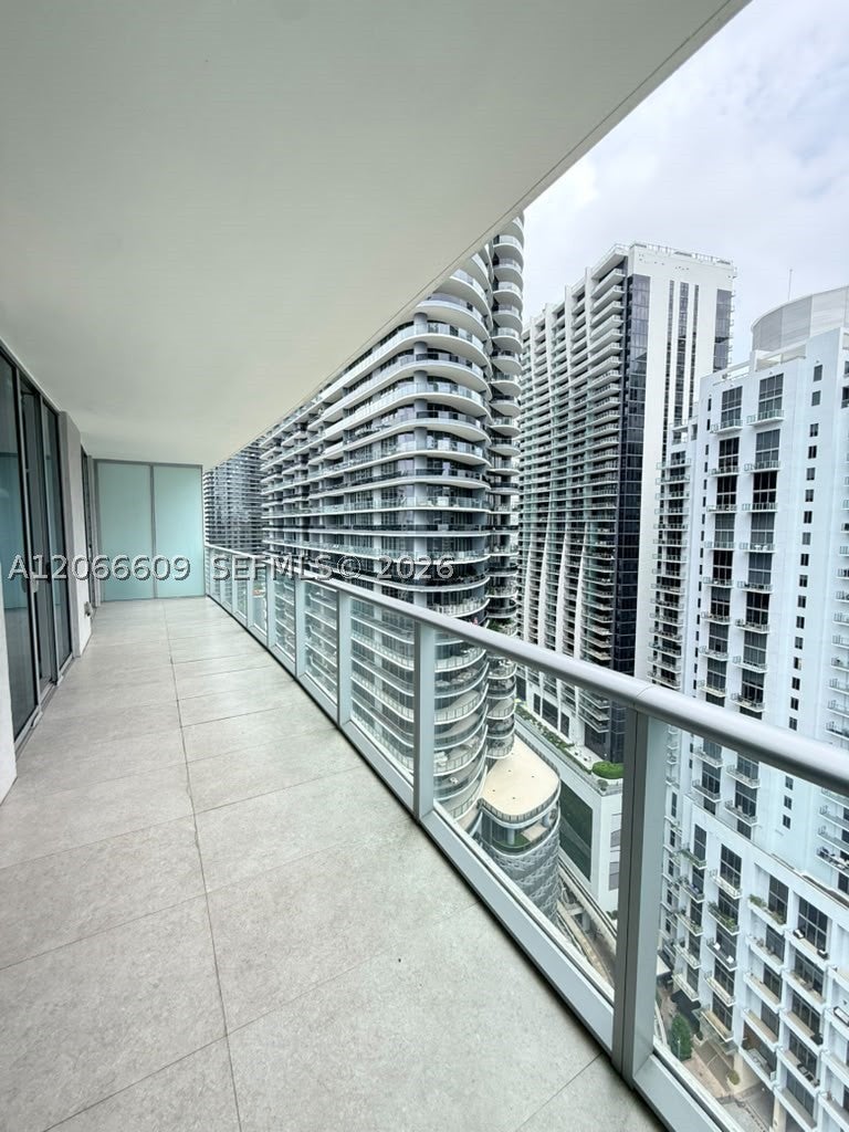 1100 S MIAMI AV 2911