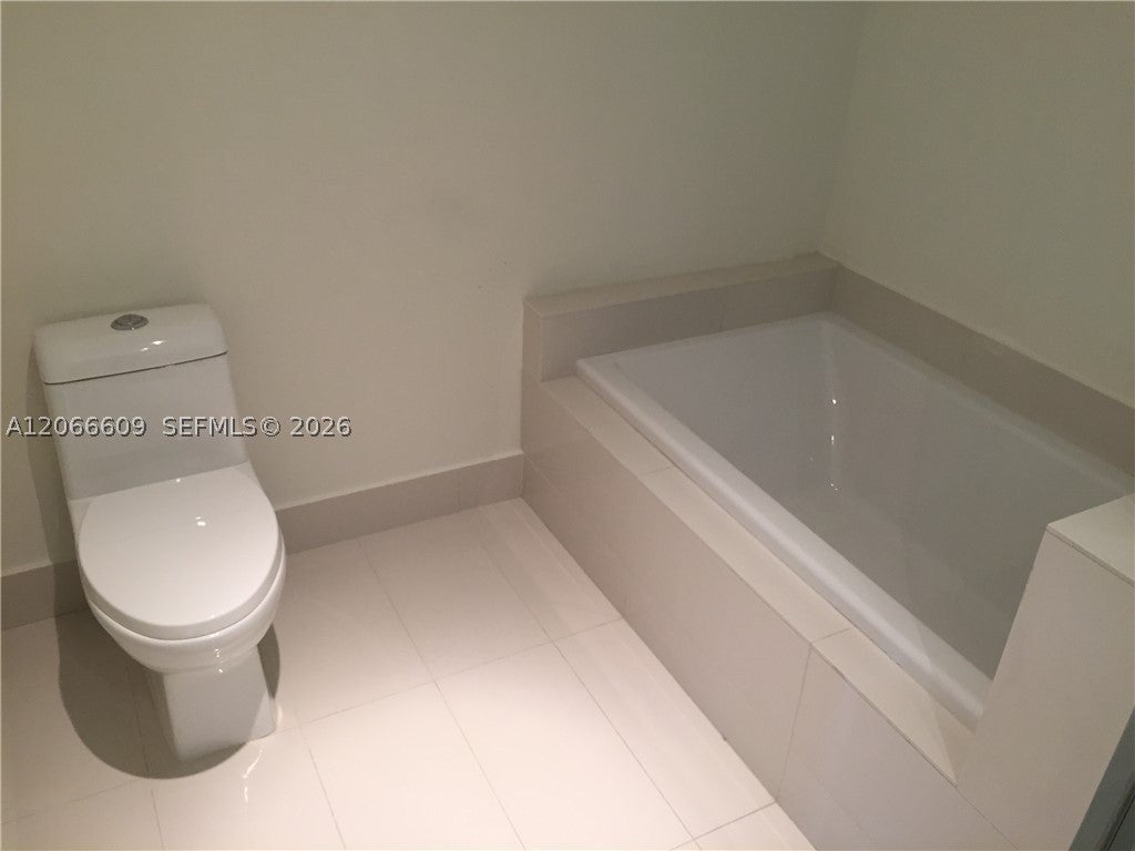 1100 S MIAMI AV 2911