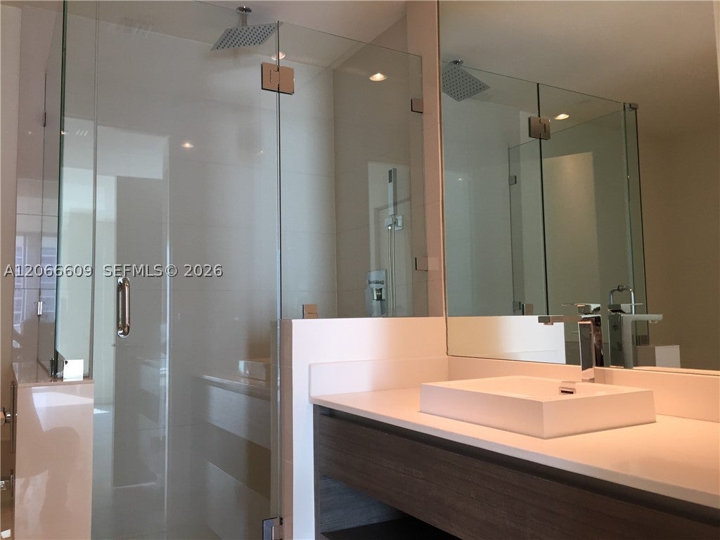 1100 S MIAMI AV 2911