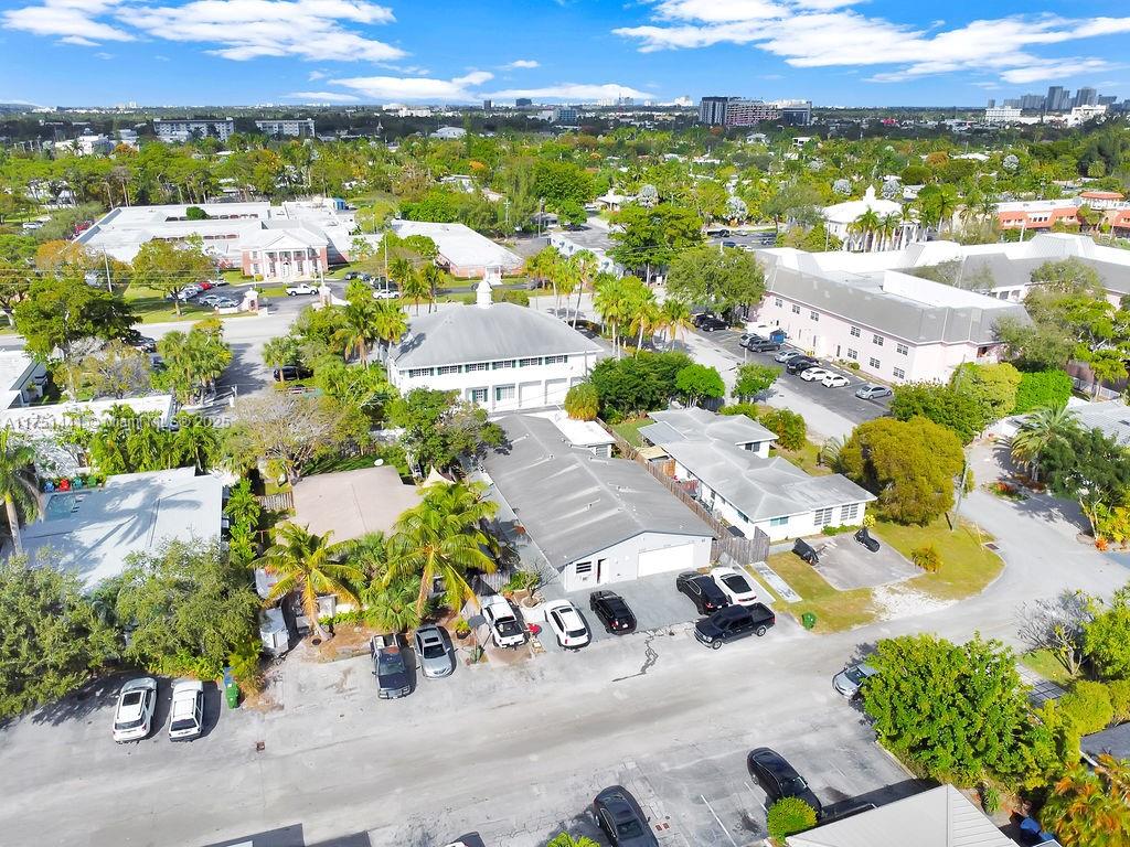 MANOR SQUARE - Residential Income