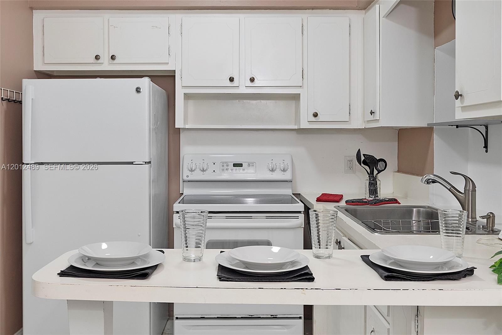 SUNRISE VILLAS CONDOMINIU - Residential Lease