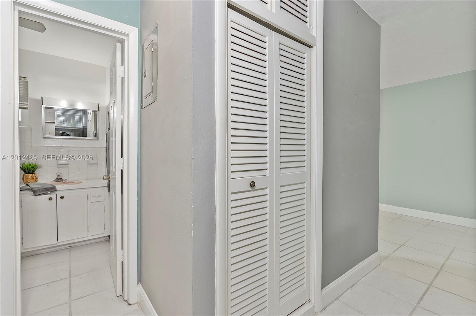 SUNRISE VILLAS CONDOMINIU - Residential Lease