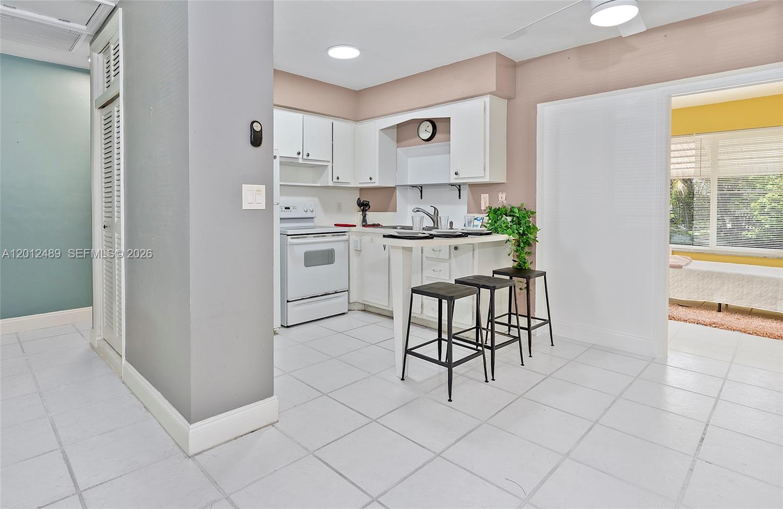 SUNRISE VILLAS CONDOMINIU - Residential Lease