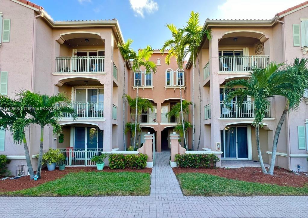 THE COURTS AT DORAL ISLES - Residential