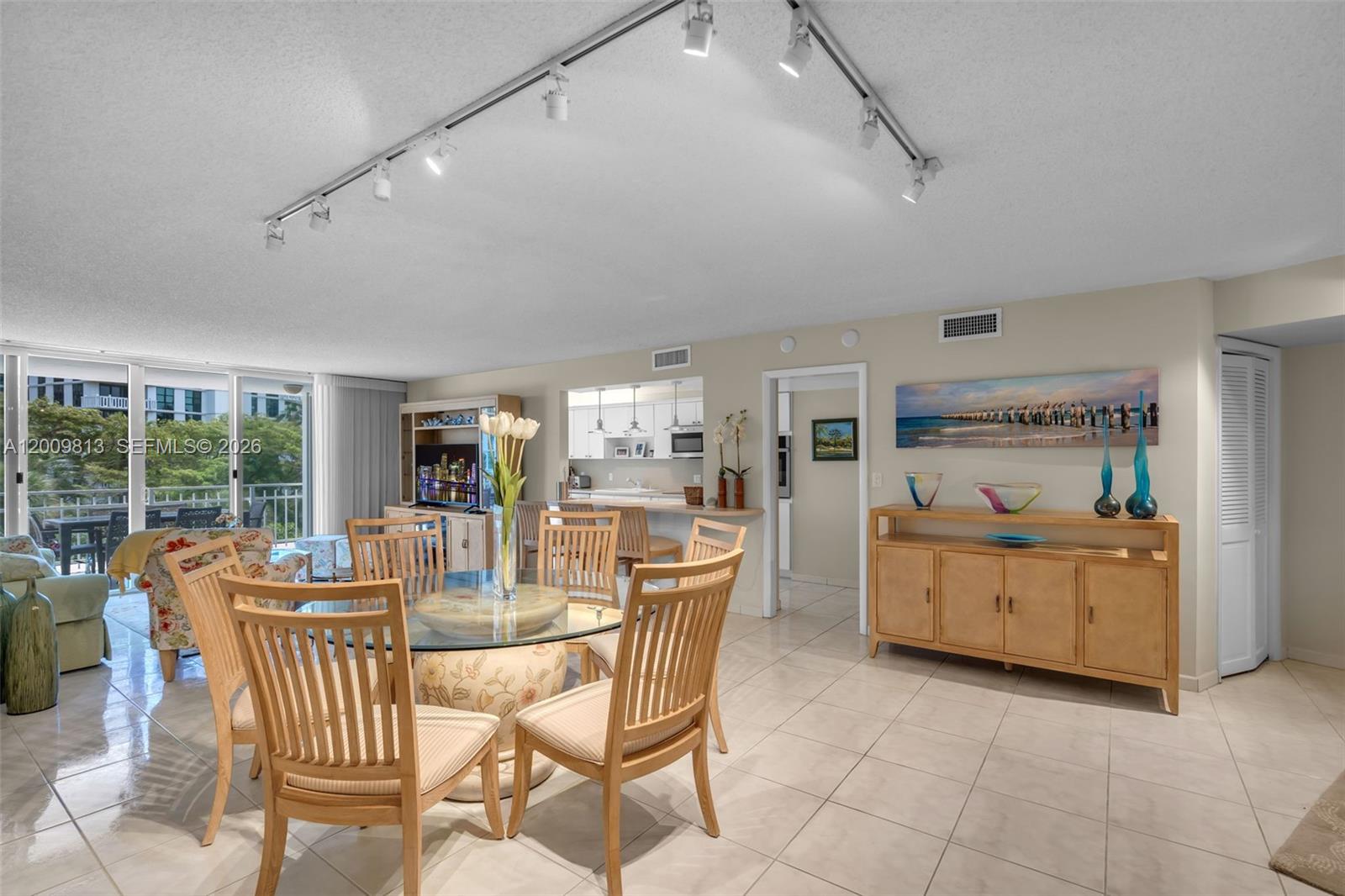 600 Grapetree Dr 4DS