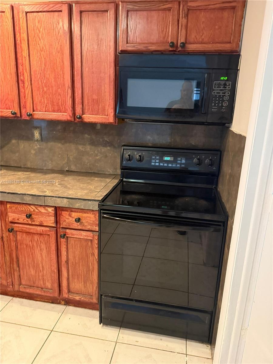 WESTWOOD COMMUNITY 4 - Residential Lease