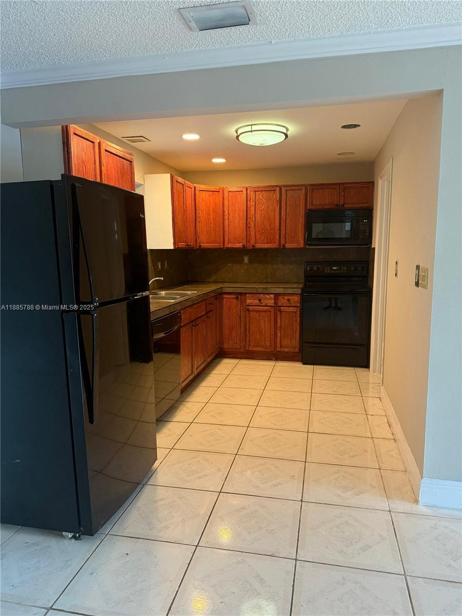 WESTWOOD COMMUNITY 4 - Residential Lease