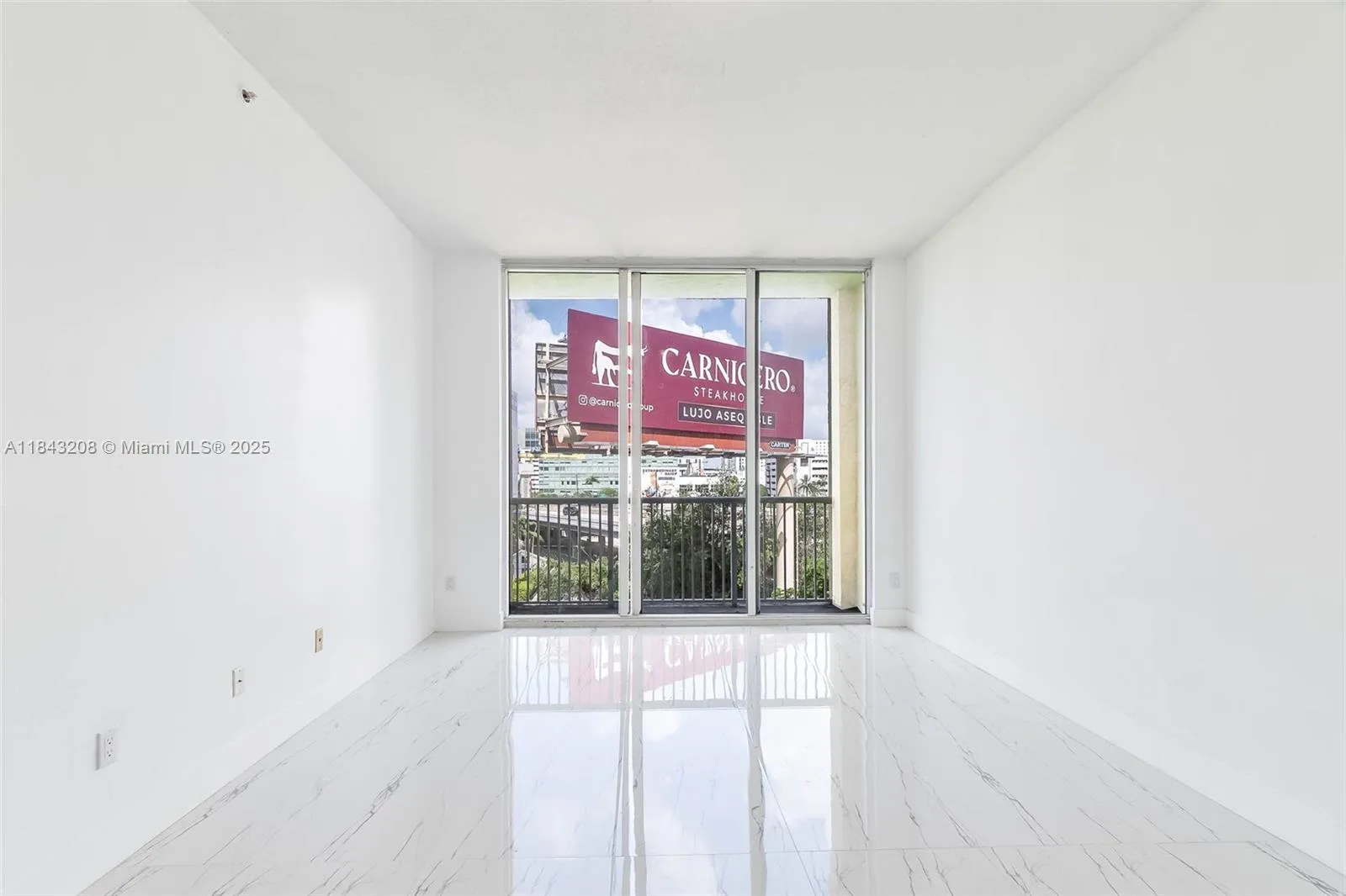 Miami, Florida 33136, United States, 1 Bedroom Bedrooms, ,1 BathroomBathrooms,Residential,Active,174037