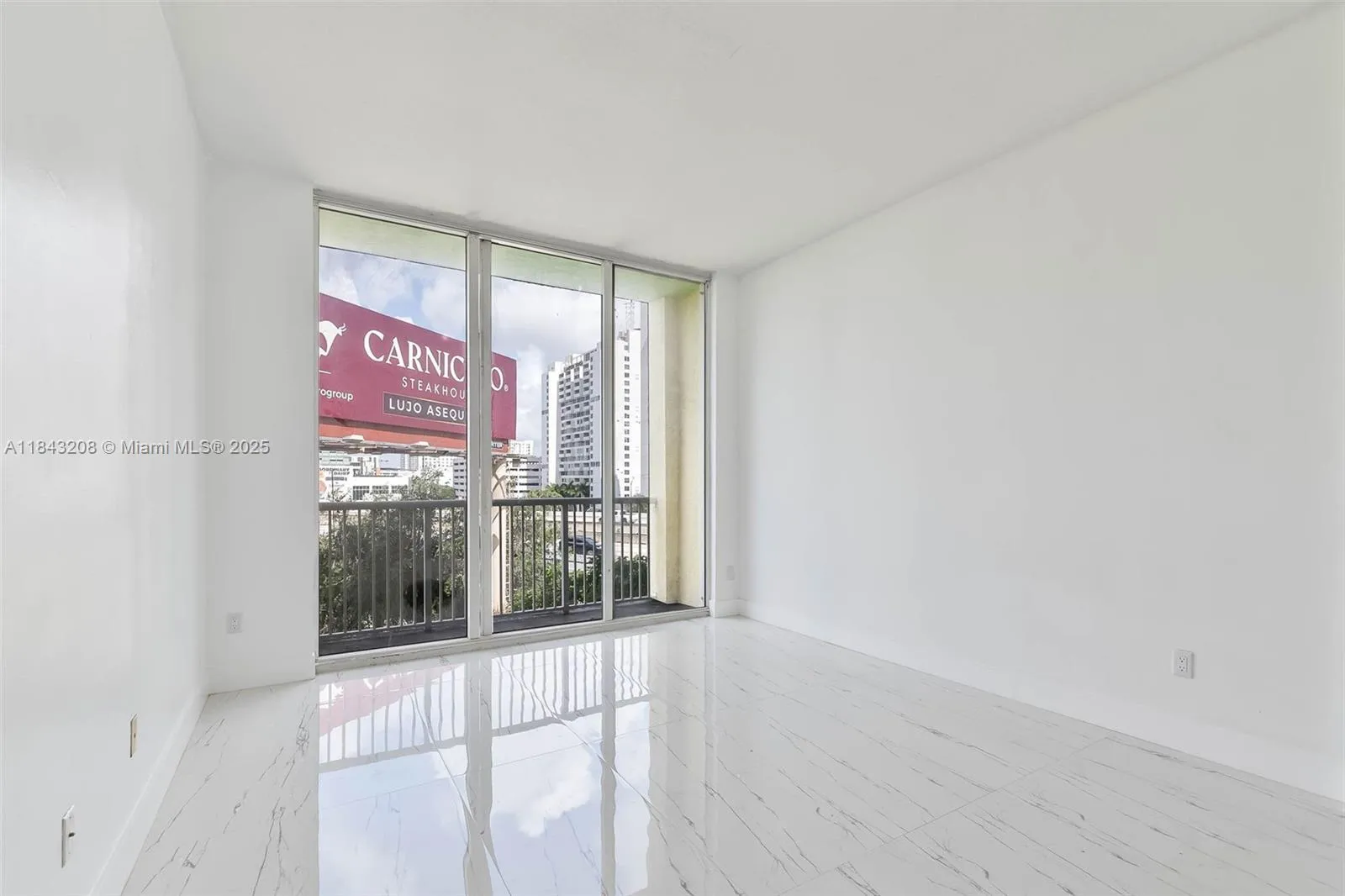 Miami, Florida 33136, United States, 1 Bedroom Bedrooms, ,1 BathroomBathrooms,Residential,Active,174037