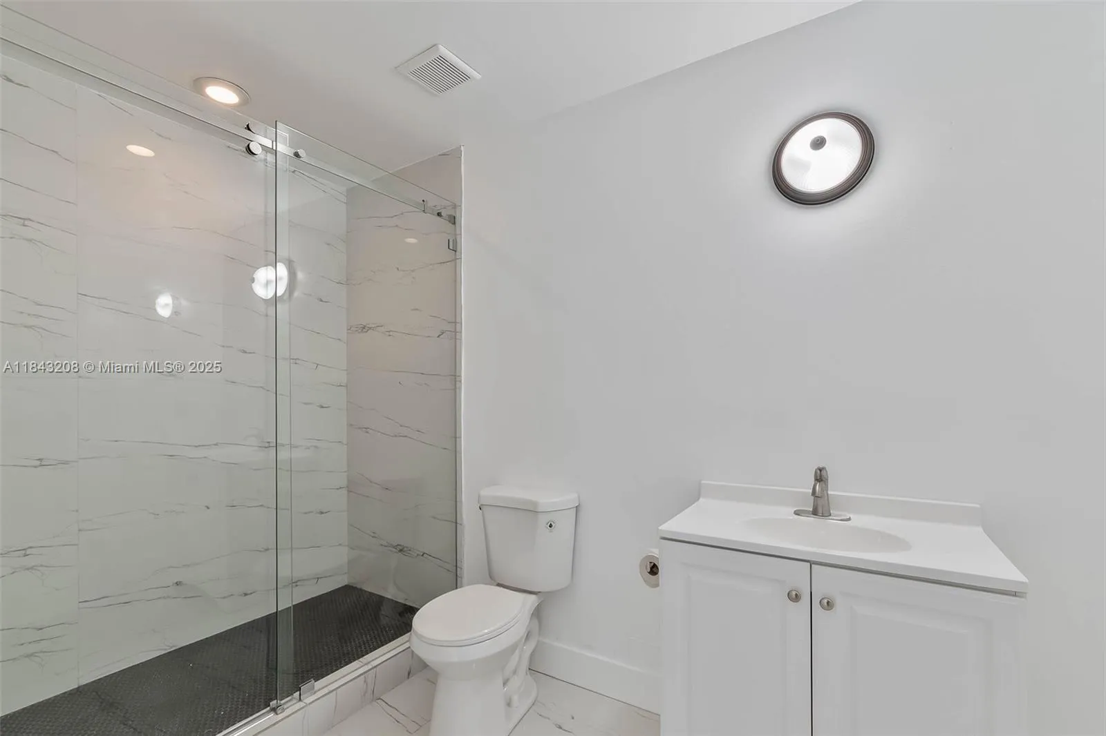 Miami, Florida 33136, United States, 1 Bedroom Bedrooms, ,1 BathroomBathrooms,Residential,Active,174037