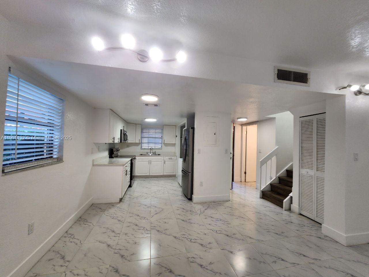 CARMEL TOWNHOMES CONDO - Residential Lease