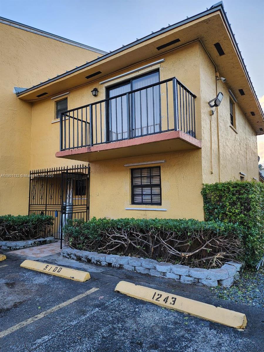 CARMEL TOWNHOMES CONDO - Residential Lease