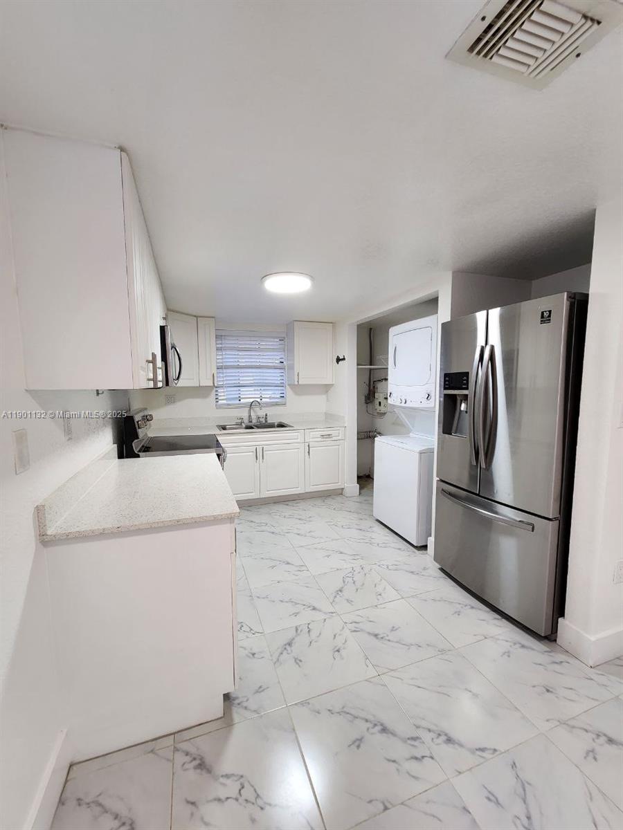 CARMEL TOWNHOMES CONDO - Residential Lease