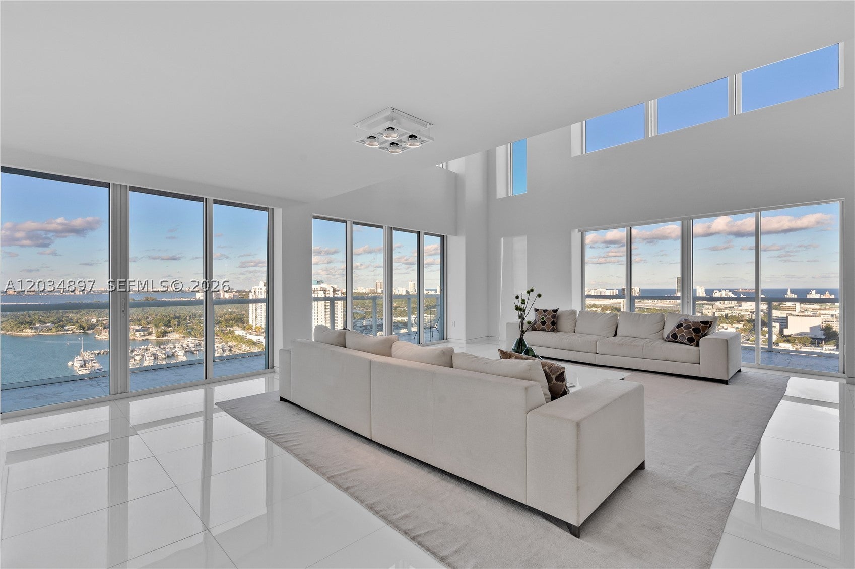 10 Venetian Way PH04