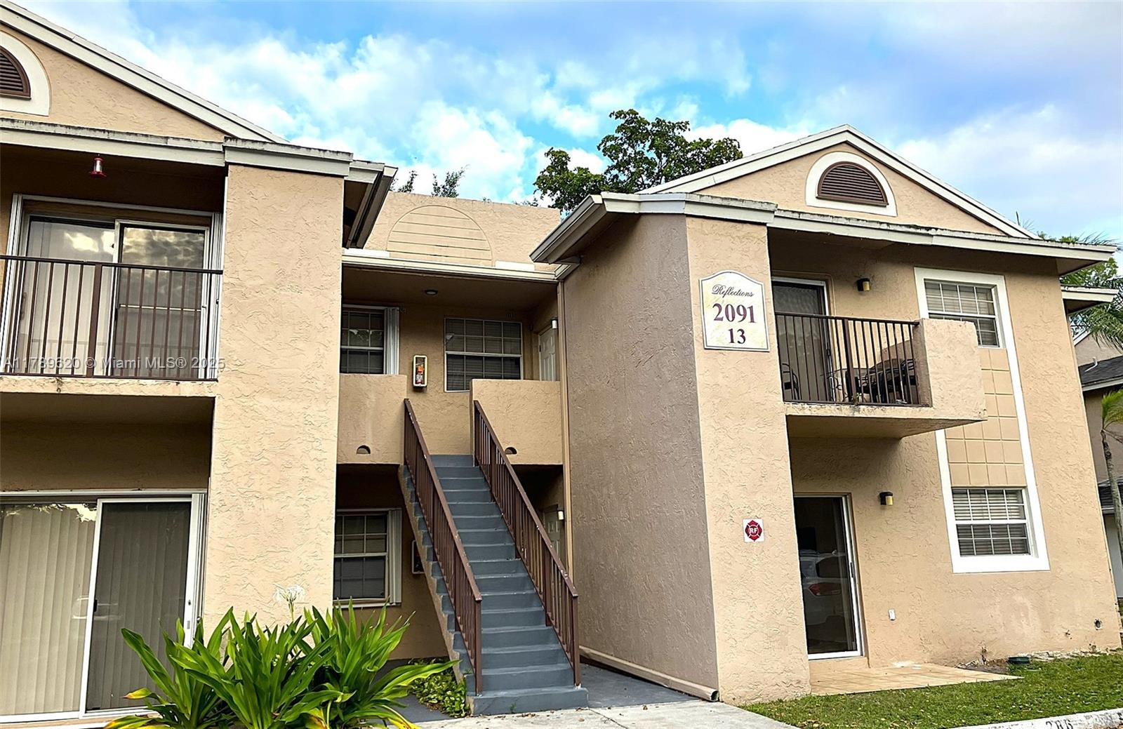 2091 Nw 96th Ter 13F, Pembroke Pines, Miami-Dade County, Florida - 2 Bedrooms  
2 Bathrooms - 