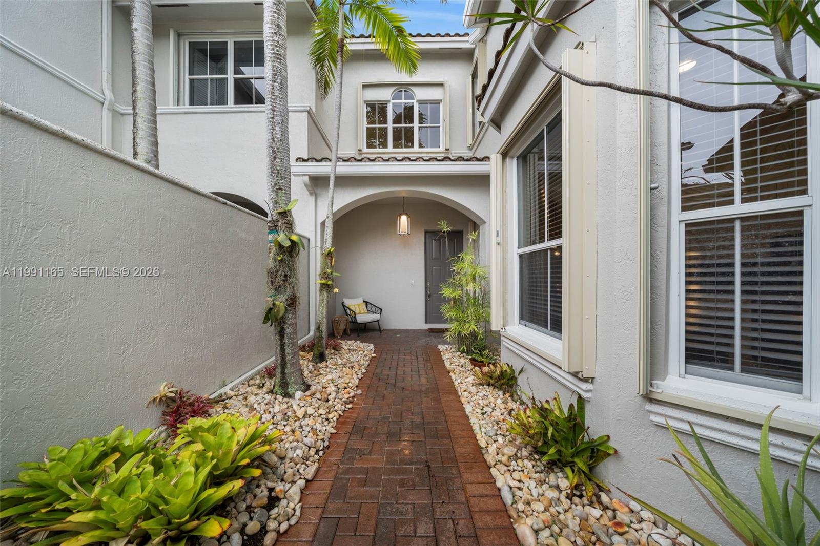 896 W Spinnaker Dr W 896