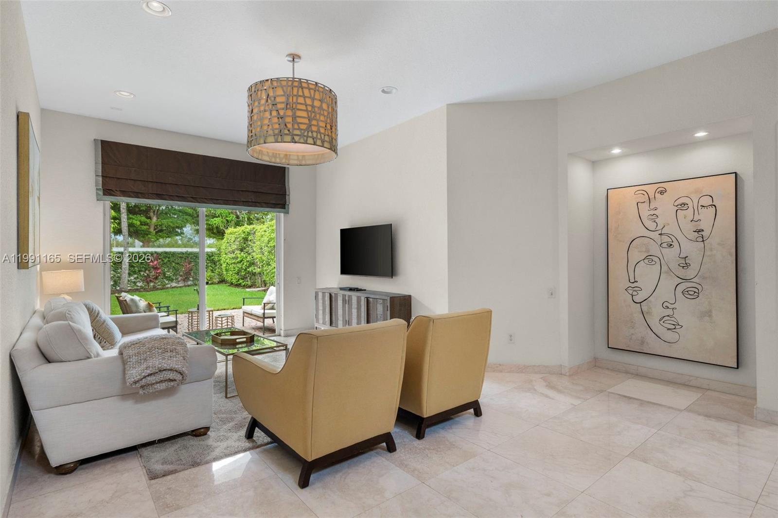 896 W Spinnaker Dr W 896