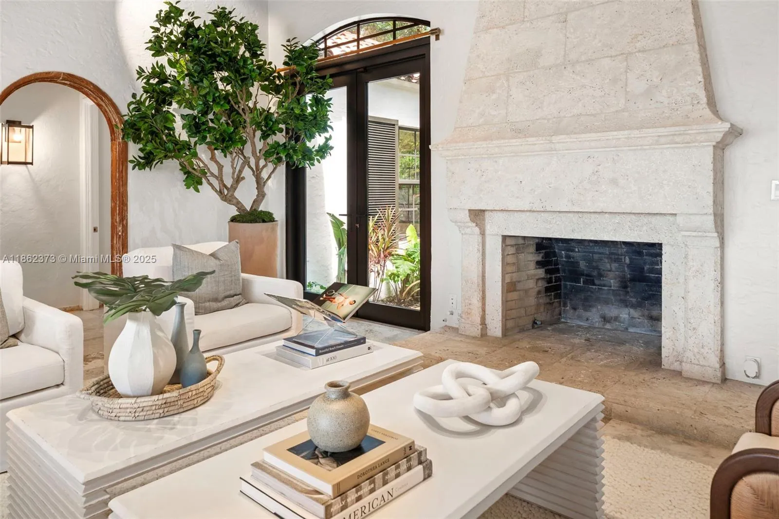 Miami Beach, Florida 33140, United States, 3 Bedrooms Bedrooms, ,4 BathroomsBathrooms,Residential,Active,197363