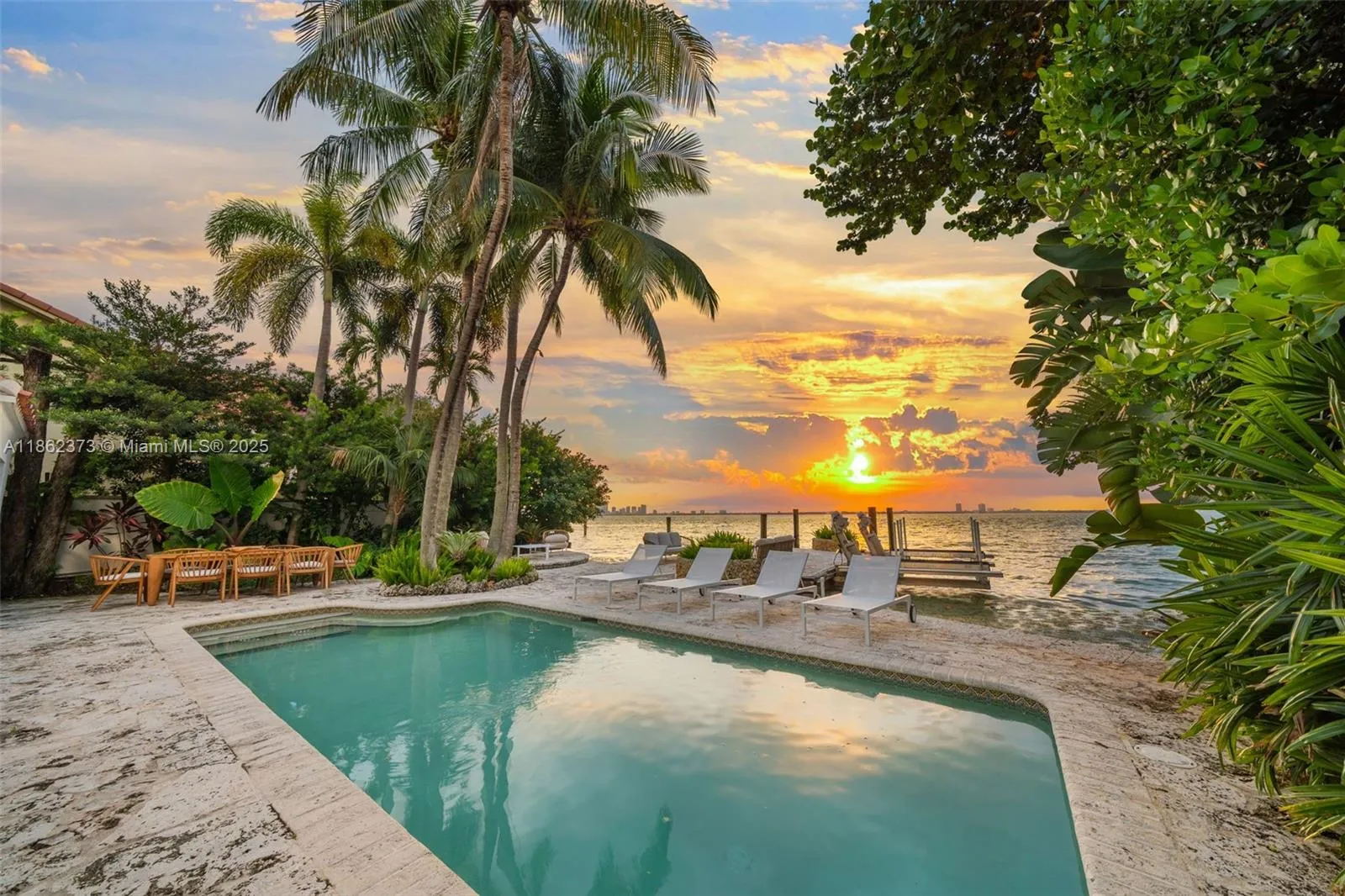 Miami Beach, Florida 33140, United States, 3 Bedrooms Bedrooms, ,4 BathroomsBathrooms,Residential,Active,197363