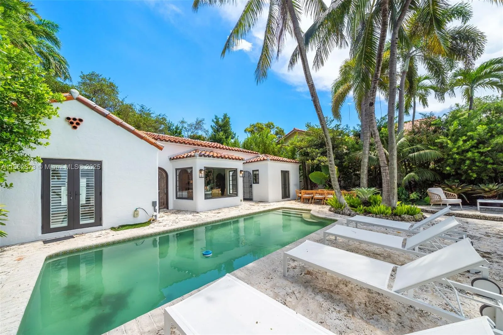 Miami Beach, Florida 33140, United States, 3 Bedrooms Bedrooms, ,4 BathroomsBathrooms,Residential,Active,197363