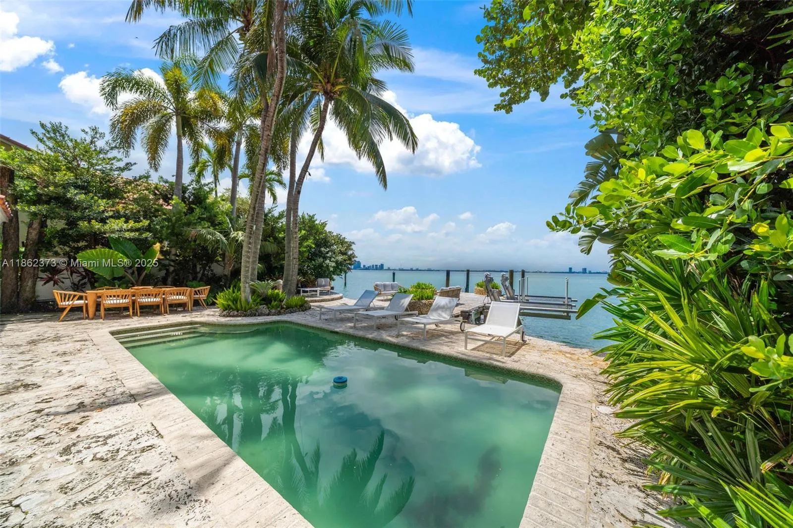 Miami Beach, Florida 33140, United States, 3 Bedrooms Bedrooms, ,4 BathroomsBathrooms,Residential,Active,197363