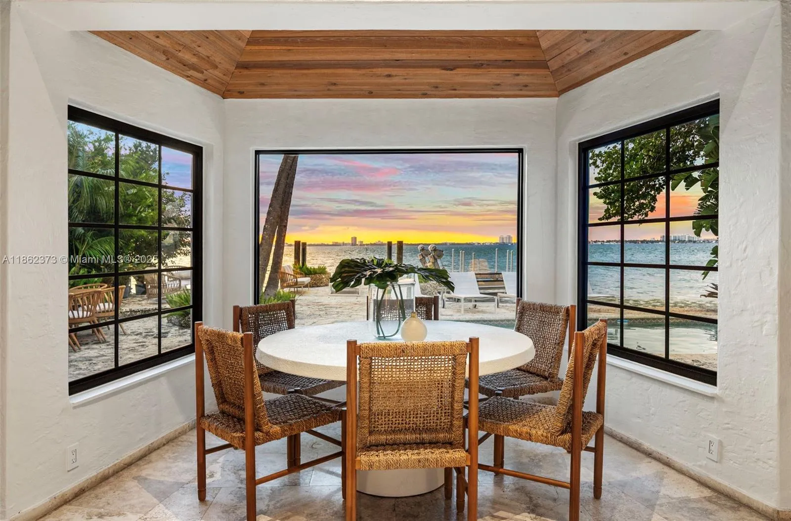 Miami Beach, Florida 33140, United States, 3 Bedrooms Bedrooms, ,4 BathroomsBathrooms,Residential,Active,197363