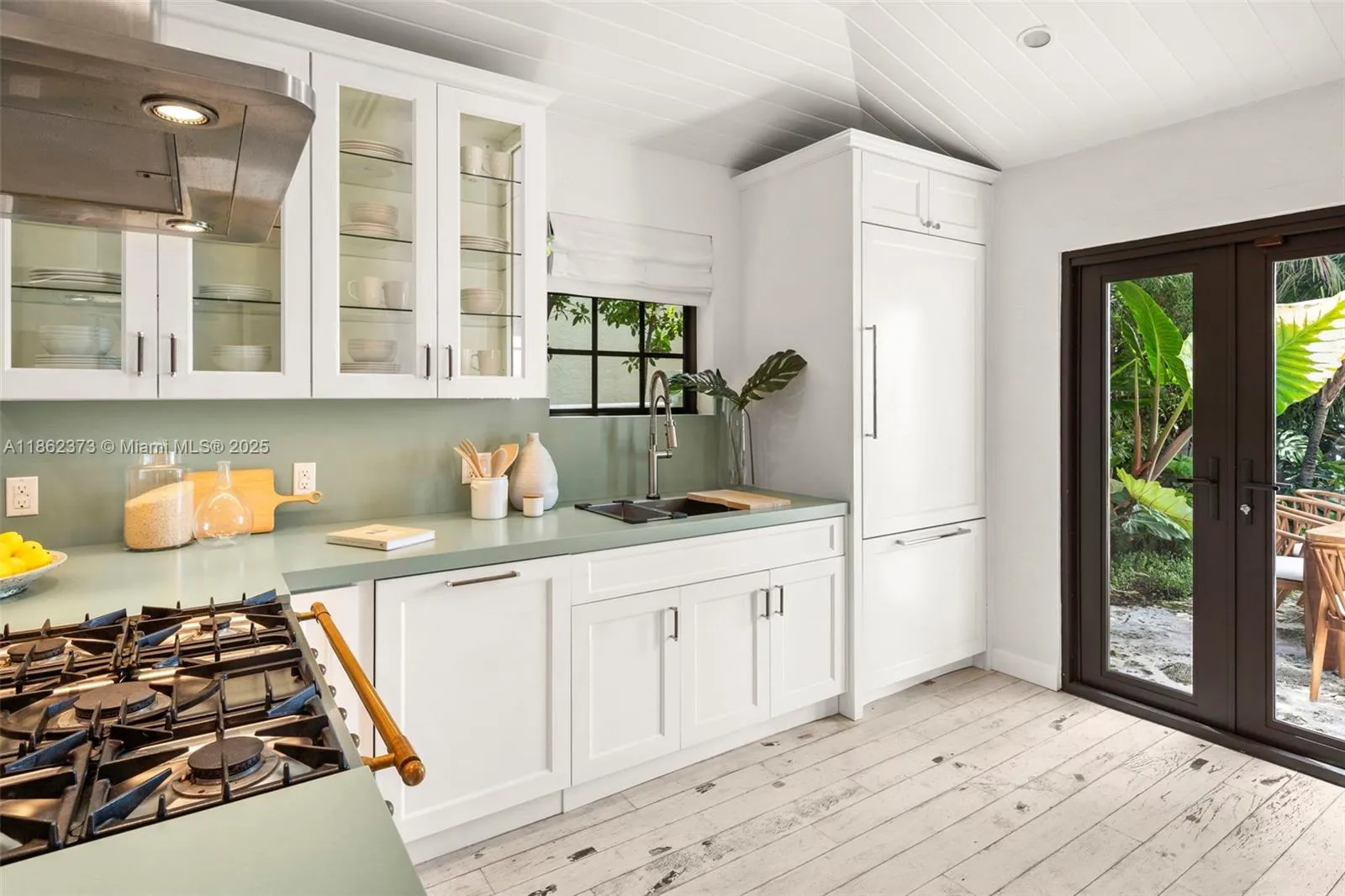 Miami Beach, Florida 33140, United States, 3 Bedrooms Bedrooms, ,4 BathroomsBathrooms,Residential,Active,197363