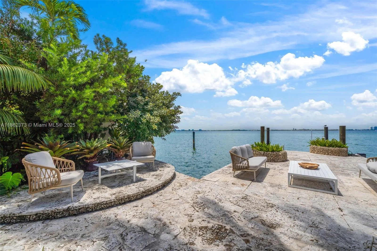 Miami Beach, Florida 33140, United States, 3 Bedrooms Bedrooms, ,4 BathroomsBathrooms,Residential,Active,197363