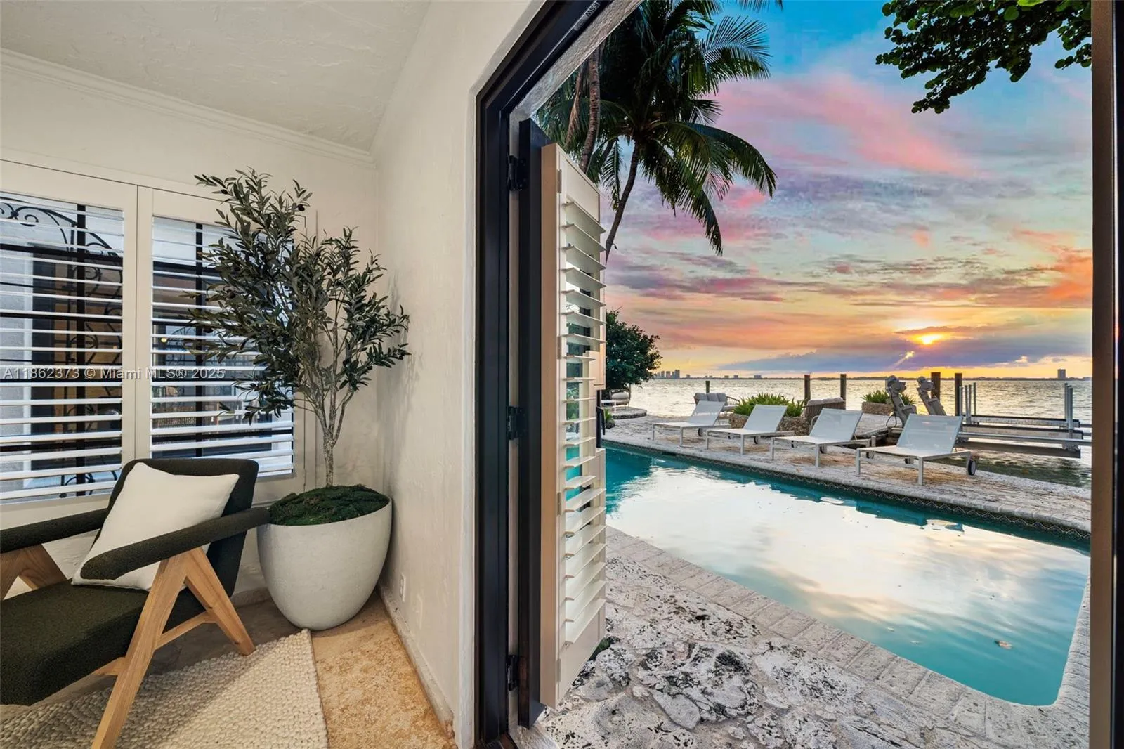 Miami Beach, Florida 33140, United States, 3 Bedrooms Bedrooms, ,4 BathroomsBathrooms,Residential,Active,197363