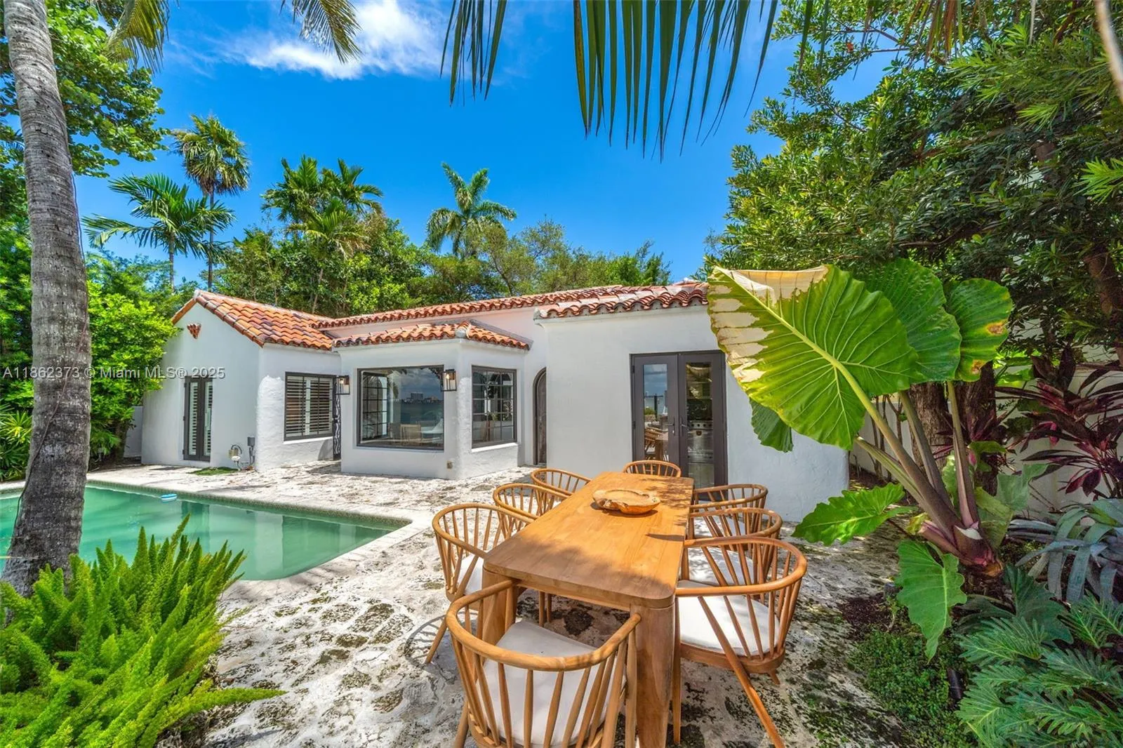 Miami Beach, Florida 33140, United States, 3 Bedrooms Bedrooms, ,4 BathroomsBathrooms,Residential,Active,197363